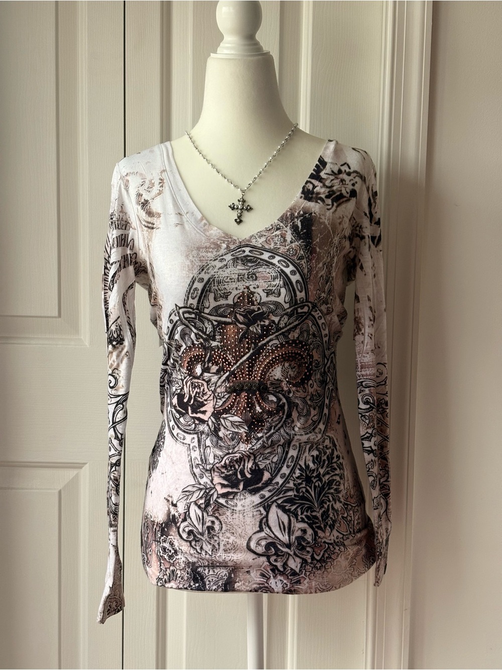 Label on women's top - Picture 4 of 7